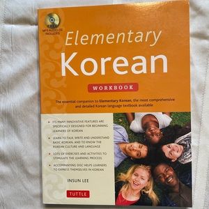 Elementary Korean workbook with included mp3 audio cd. Never opened
